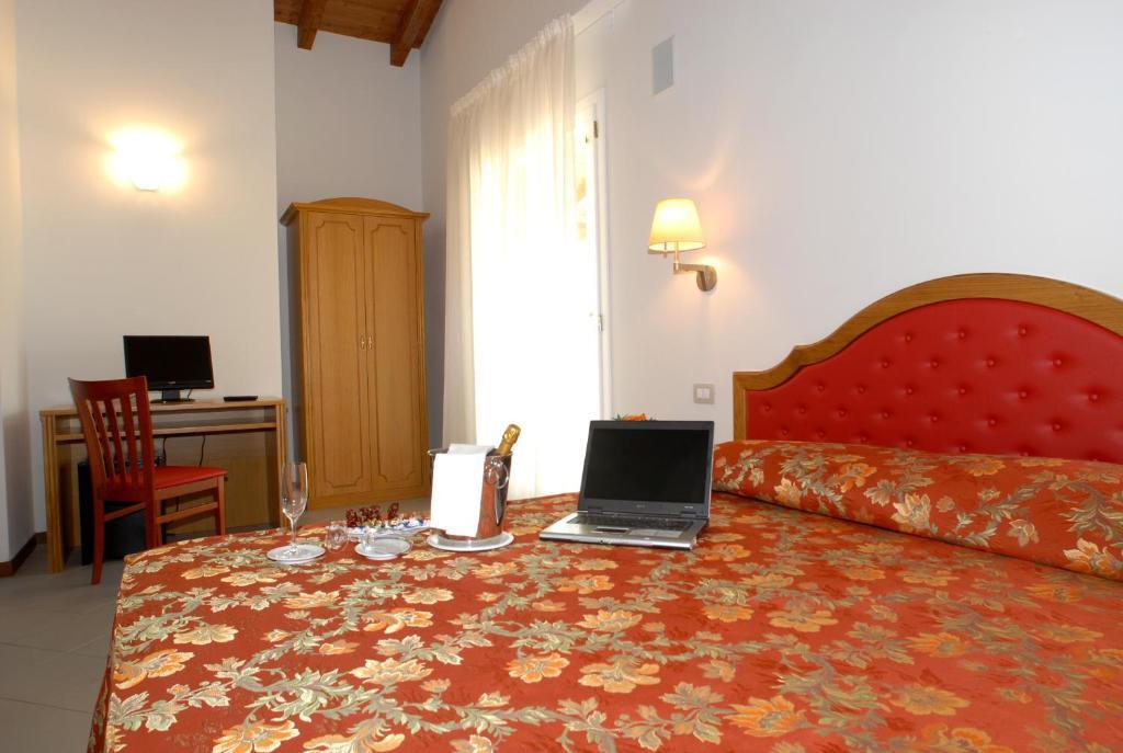 Villa Aretusi بولونيا الغرفة الصورة